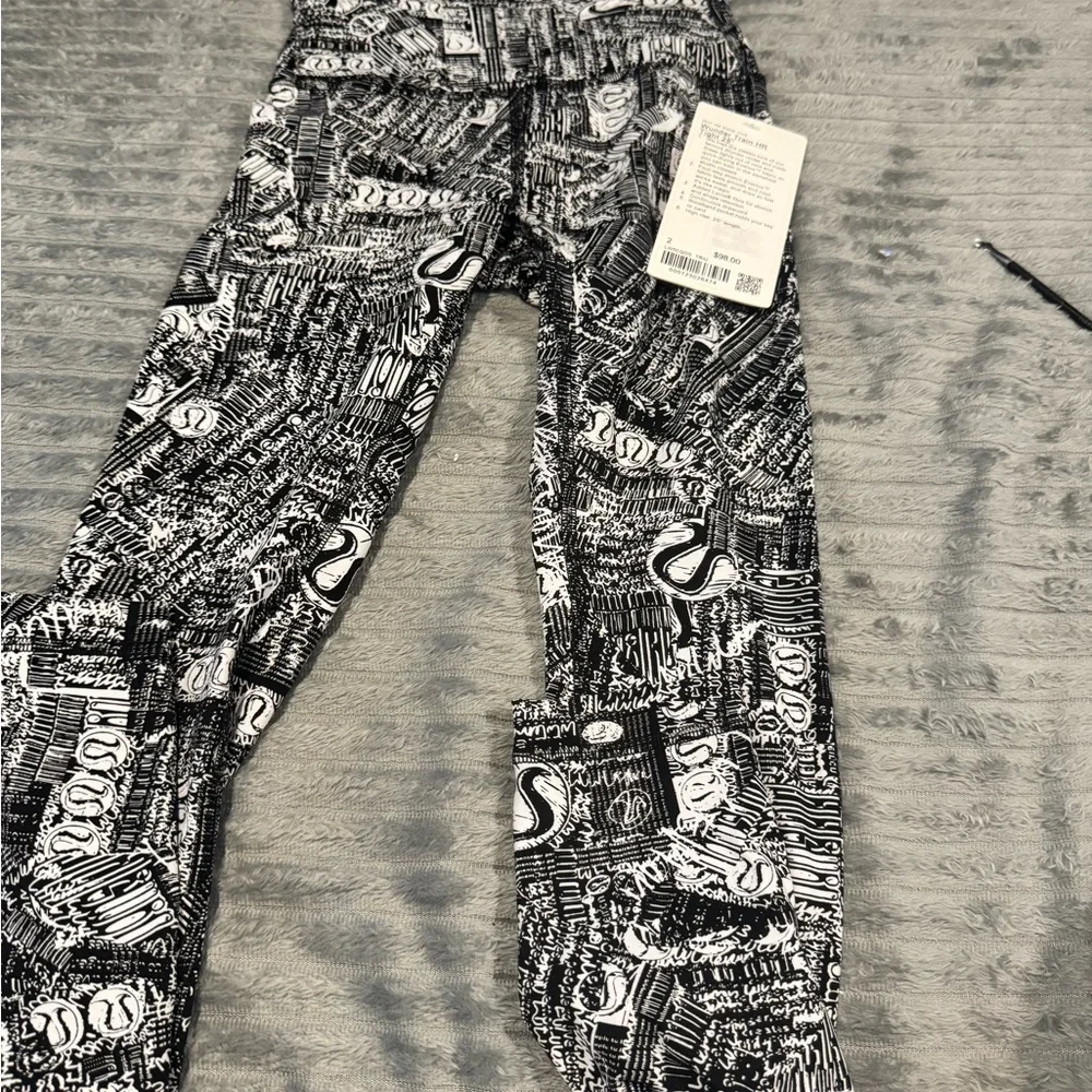 Lululemon Wunder Train High Rise 25” Black White Print Leggings Size 2 NWT - Picture 1 of 2